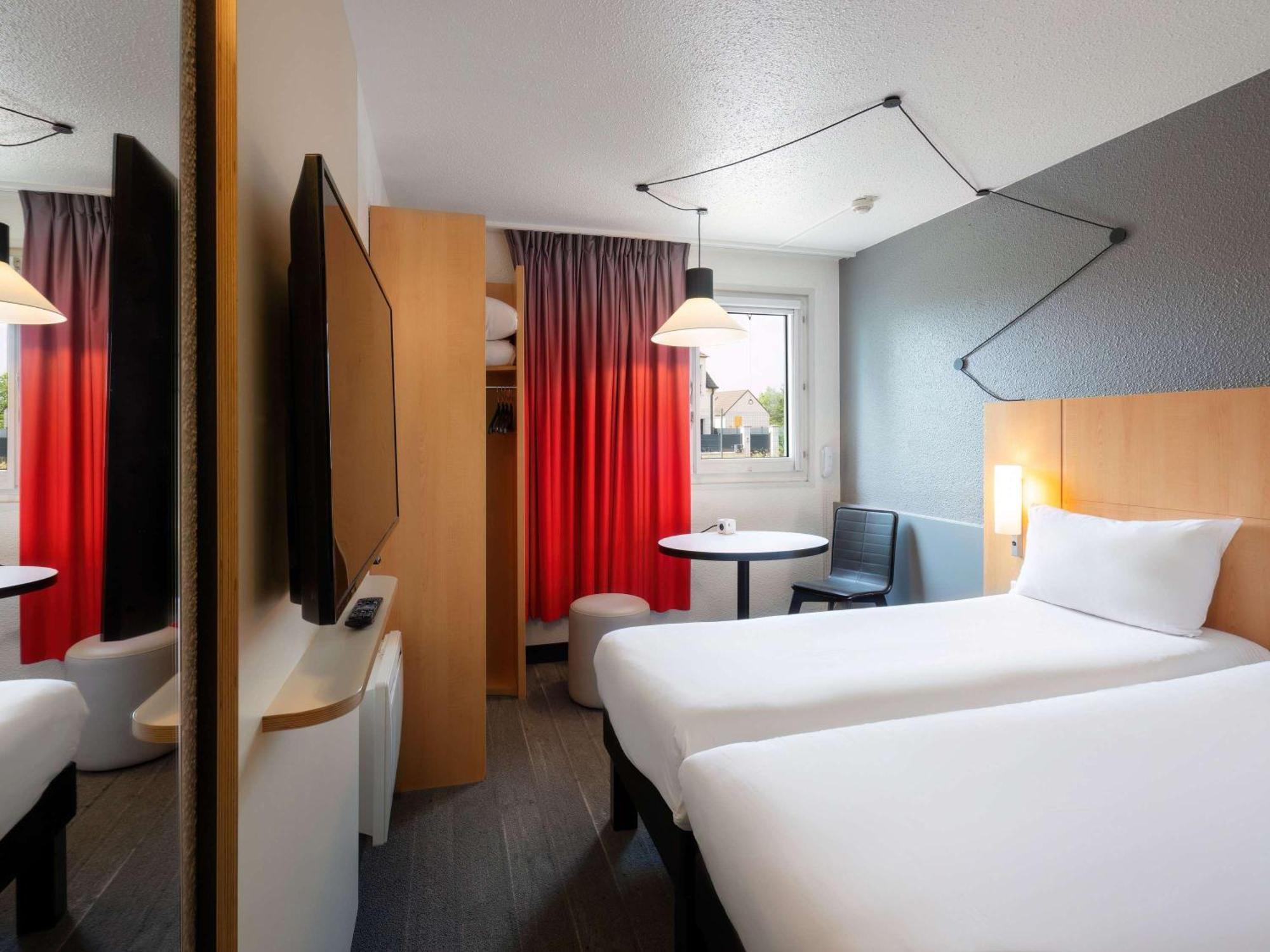 Ibis Cergy Pontoise Le Port Hotel Exterior foto