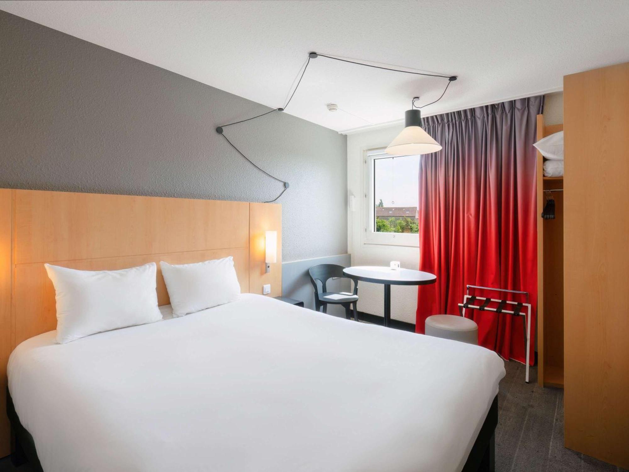 Ibis Cergy Pontoise Le Port Hotel Exterior foto