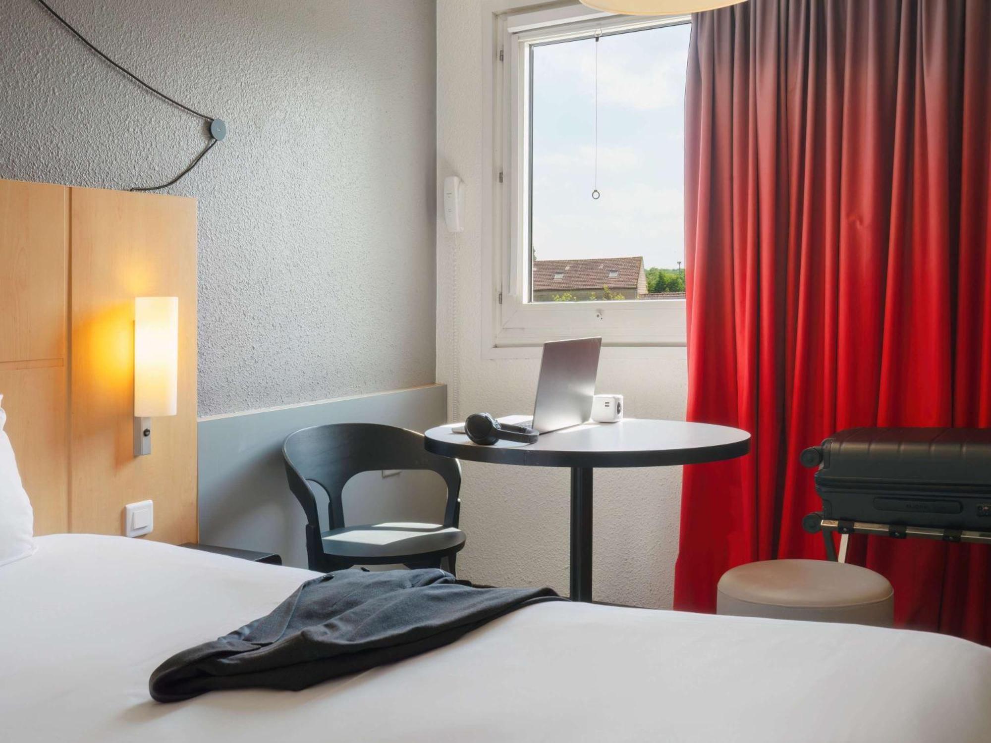 Ibis Cergy Pontoise Le Port Hotel Exterior foto